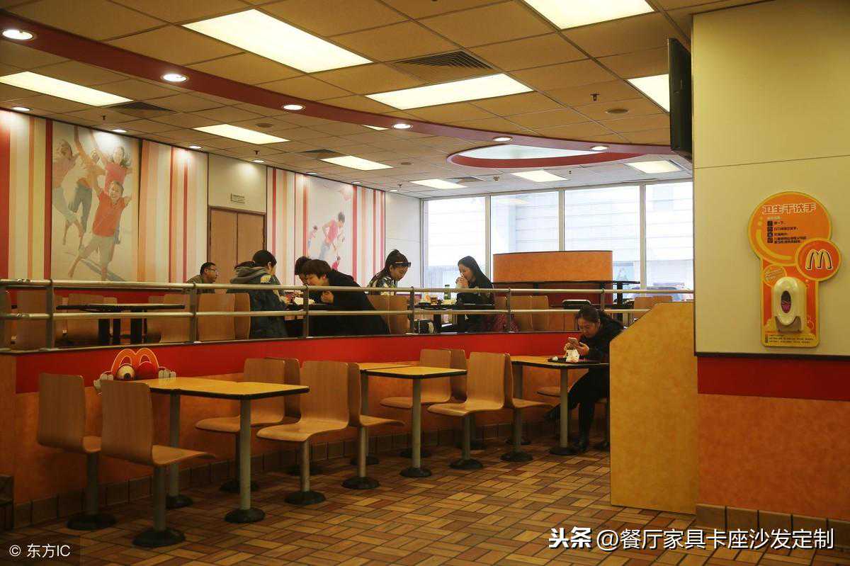 餐厅快餐桌椅是用哪些材料制作的？哪种材质的快餐桌椅质量较好？