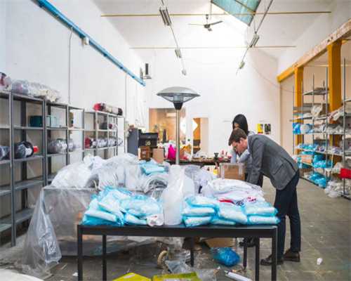 离职时2万多元工资 变成倒贴400元 涉事企业回应：30天她迟到了26天