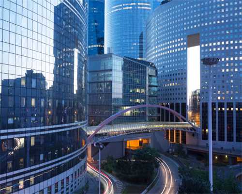 《万家丽建材广场：一站式家装购物天堂》