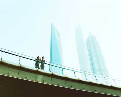 美国唐人街珠宝店遭劫匪洗劫纪实