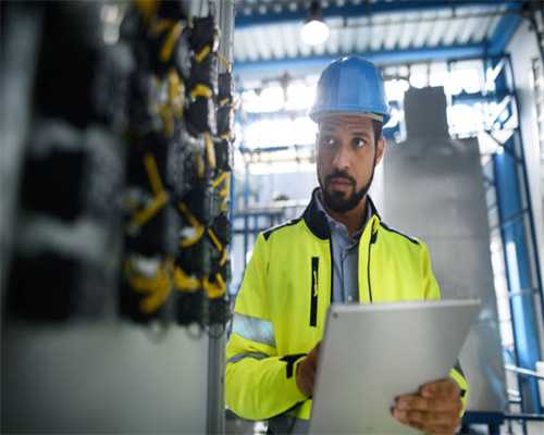 今天探店全屋定制工厂店，就在谈桥这边！#实木衣柜