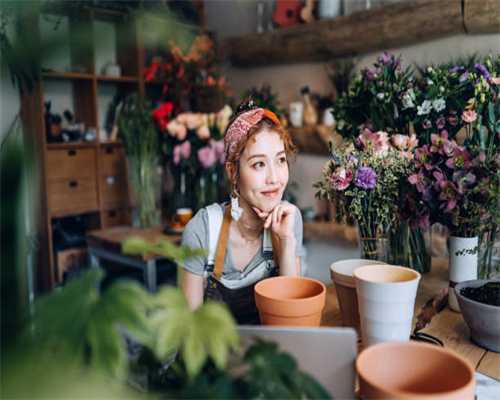 多功能家具在经济型酒店设计中的巧妙应用与客户体验提升