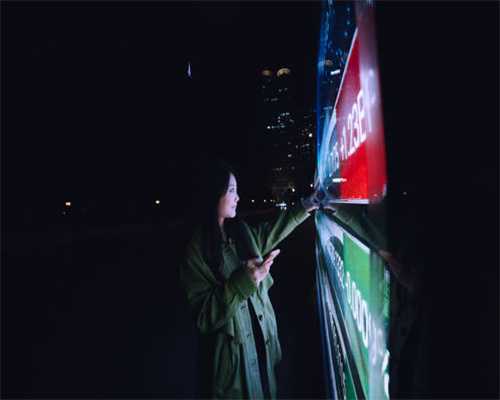 华日家居荣膺新浪家居“2018年度消费者信赖品牌”